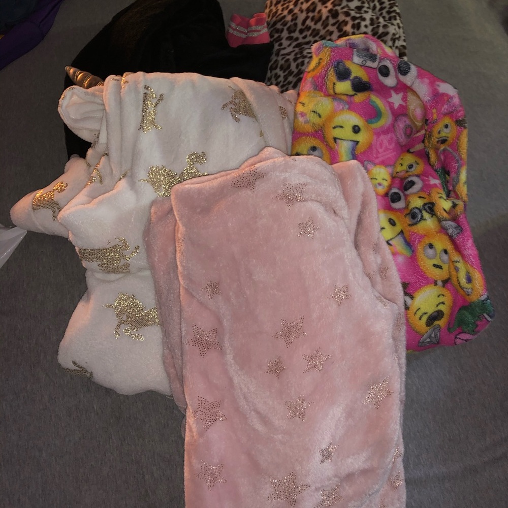 Size 16 onesie pjs.
